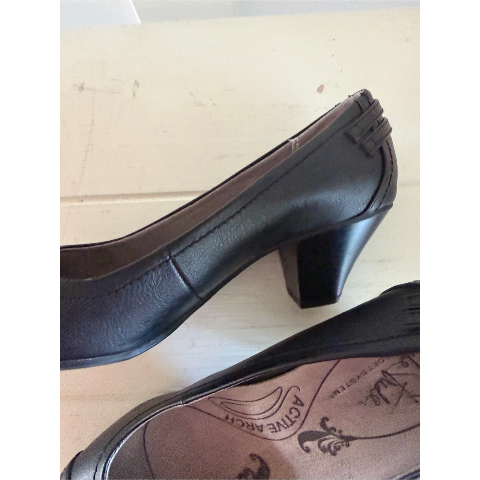 Lifestride 9.5 Give Black Faux Leather Comfort Casual Pumps Heels Buckle Detail — image 7 of 8